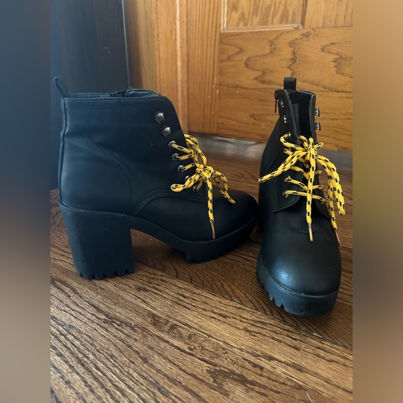 Seven7 Heeled Lace up platform combat Boots Size 9 by Seven 7 - Picture 1 of 7